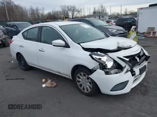 2019 Nissan Versa SV z VIN 3N1CN7AP1KL851669, wystawiony jako IAAI lot #40846171 z przebiegiem 144 652 mil mil oraz . Historia ofert i sprzedaży dostępna na DreamBid. Obrazek 1.