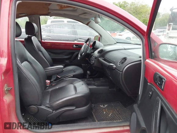 2007 Volkswagen New Beetle Coupe with VIN 3VWRW31C27M509947, listed as a IAAI auction lot 42147827 with 72,608 mi miles. Bid and sale history available at carsss.com. Image 5.