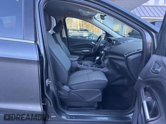 2018 Ford Escape SE with VIN 1FMCU9GD8JUA76991, listed as a IAAI auction lot 42013849 with 213,827 mi miles. Bid and sale history available at carsss.com. Image 5.