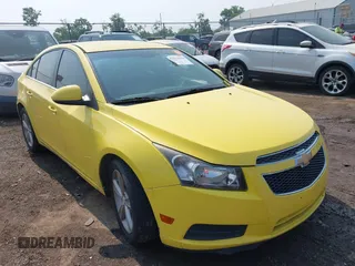 2014 Chevrolet Cruze 2LT z VIN 1G1PE5SB8E7405073, wystawiony jako IAAI lot #42434410 z przebiegiem 147 840 mil mil oraz . Historia ofert i sprzedaży dostępna na DreamBid. Obrazek 1.