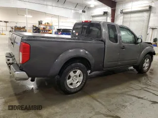 2008 Nissan Frontier SE z VIN 1N6AD06WX8C401437, wystawiony jako Copart lot #59941525 z przebiegiem 132 721 mil mil oraz Szkoda całkowita • Salvage title. Historia ofert i sprzedaży dostępna na DreamBid. Obrazek 3.