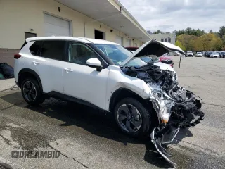 2024 Nissan Rogue SV z VIN JN8BT3BA7RW000177, wystawiony jako Copart lot #55657675 z przebiegiem 26 281 mil mil oraz Szkoda całkowita • Salvage title. Historia ofert i sprzedaży dostępna na DreamBid. Obrazek 4.