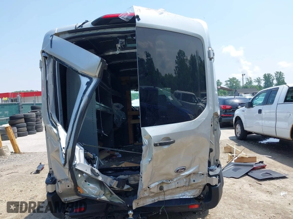 2021 Ford Transit z VIN 1FTYE1CG8MKA98319, wystawiony jako IAAI lot #42265312 z przebiegiem 85 302 mil mil oraz . Historia ofert i sprzedaży dostępna na DreamBid. Obrazek 17.