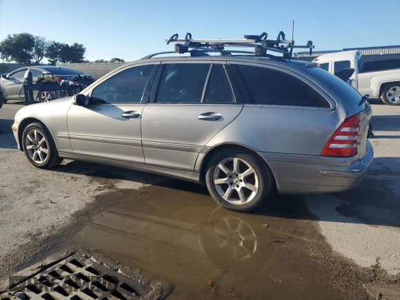 2005 Mercedes-Benz C 240 with VIN WDBRH61J85F539608, listed as a Copart auction lot 66003865 with 119,616 mi miles and Clean title. Bid and sale history available at DreamBid. Image 2.
