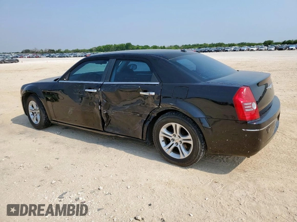 2010 Chrysler 300 Touring z VIN 2C3CA5CV0AH125757, wystawiony jako Copart lot #57422895 z przebiegiem 184 101 mil mil oraz Szkoda całkowita • Salvage title. Historia ofert i sprzedaży dostępna na DreamBid. Obrazek 2.