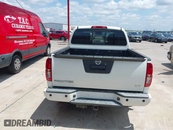 2021 Nissan Frontier SV z VIN 1N6ED0EA7MN705315, wystawiony jako IAAI lot #42080403 z przebiegiem 44 031 mil mil oraz . Historia ofert i sprzedaży dostępna na DreamBid. Obrazek 16.