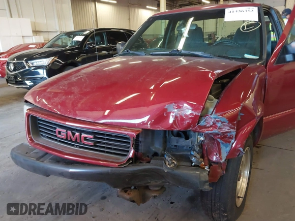 2000 GMC Sonoma SLS with VIN 1GTCS1946Y8171643, listed as a IAAI auction lot 41436352 with 139,815 mi miles. Bid and sale history available at carsss.com. Image 6.