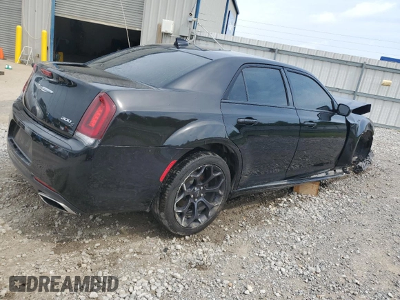 2019 Chrysler 300 S z VIN 2C3CCABG0KH565971, wystawiony jako Copart lot #56640265 z przebiegiem Nie podano mil oraz Czysty tytuł • Clean title. Historia ofert i sprzedaży dostępna na DreamBid. Obrazek 3.