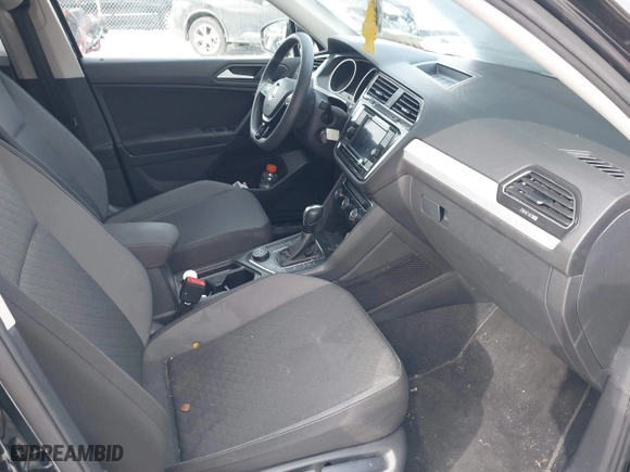 2019 Volkswagen Tiguan S with VIN 3VV0B7AX9KM047642, listed as a IAAI auction lot 41523269 with 61,221 mi miles. Bid and sale history available at carsss.com. Image 5.