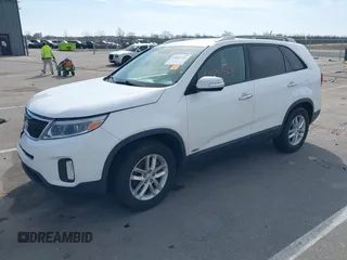 2014 Kia Sorento LX with VIN 5XYKTCA63EG545549, listed as a IAAI auction lot 41841324 with 173,813 mi miles and . Bid and sale history available at carsss.com. Image 2.