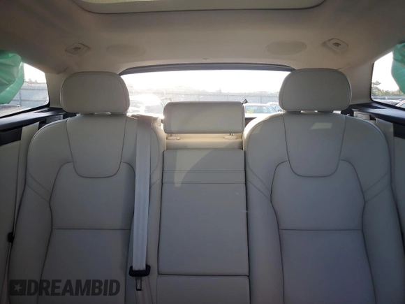 2022 Volvo XC60 Momentum with VIN YV4L12RKXN1970866, listed as a Copart auction lot 63609075 with 39,189 mi miles and Salvage title. Bid and sale history available at DreamBid. Image 10.