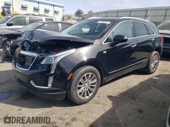 2019 Cadillac XT5 Luxury AWD z VIN 1GYKNDRS1KZ286553, wystawiony jako Copart lot #47105245 z przebiegiem 76 113 mil mil oraz Szkody całkowita. Historia ofert i sprzedaży dostępna na DreamBid. Obrazek 1.