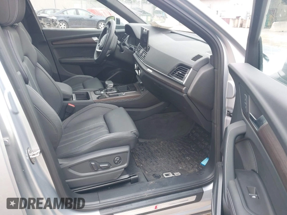 2023 Audi Q5 Sportback S line Prestige with VIN WA16AAFY1P2002049, listed as a IAAI auction lot 42450923 with 24,765 mi miles and . Bid and sale history available at DreamBid. Image 5.