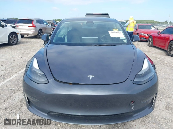 2023 Tesla Model 3 z VIN 5YJ3E1EA0PF403168, wystawiony jako IAAI lot #42002584 z przebiegiem 35 875 mil mil oraz . Historia ofert i sprzedaży dostępna na DreamBid. Obrazek 12.