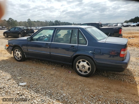 1998 Volvo S90 with VIN YV1KS960XW1133912, listed as a Copart auction lot 42601775 with 154,032 mi miles and Salvage Title. Bid and sale history available at carsss.com. Image 2.