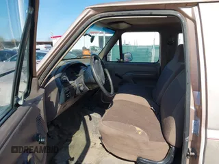 1997 Ford F-250 z VIN 1FTHX25G1VEC11525, wystawiony jako IAAI lot #42063357 z przebiegiem 226 222 mil mil oraz . Historia ofert i sprzedaży dostępna na DreamBid. Obrazek 5.