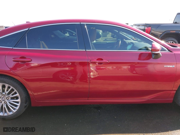 2019 Toyota Avalon Hybrid Limited with VIN 4T1B21FB8KU010221, listed as a IAAI auction lot 41470592 with 100,869 mi miles. Bid and sale history available at carsss.com. Image 13.