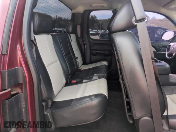 2013 GMC Sierra 1500 SLT z VIN 1GTR2WE70DZ280479, wystawiony jako Copart lot #58602555 z przebiegiem 140 849 mil mil oraz Szkoda całkowita • Salvage title. Historia ofert i sprzedaży dostępna na DreamBid. Obrazek 10.