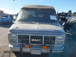1989 GMC Vandura z VIN 1GDEG25K1K7521984, wystawiony jako IAAI lot #41371811 z przebiegiem 43 502 mil mil oraz . Historia ofert i sprzedaży dostępna na DreamBid. Obrazek 11.