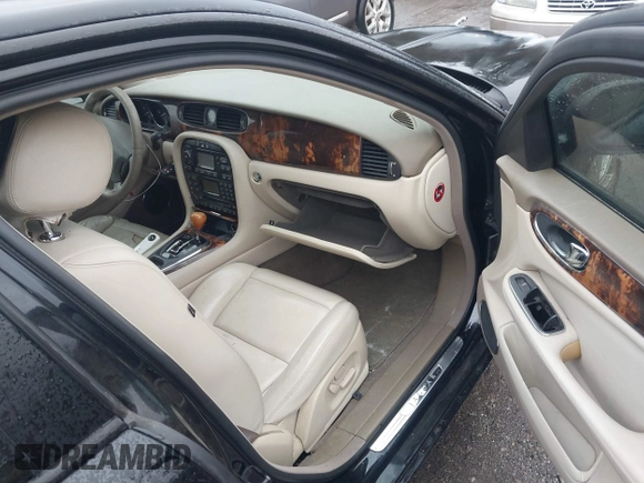 2004 Jaguar XJ with VIN SAJEA71C34SG10171, listed as a IAAI auction lot 41412081 with 150,488 mi miles. Bid and sale history available at carsss.com. Image 5.