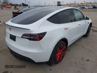 2021 Tesla Model Y Long Range with VIN 5YJYGDEE0MF209045, listed as a IAAI auction lot 41762738 with 24,721 mi miles. Bid and sale history available at carsss.com. Image 4.