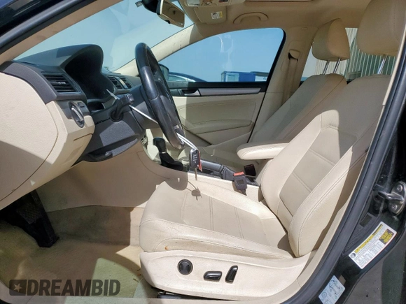 2014 Volkswagen Passat SE z VIN 1VWBN7A35EC066557, wystawiony jako Copart lot #57065545 z przebiegiem 112 154 mil mil oraz Szkoda całkowita • Salvage title. Historia ofert i sprzedaży dostępna na DreamBid. Obrazek 7.