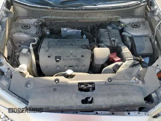 2015 Mitsubishi Outlander GT z VIN 4A4AP4AW2FE045214, wystawiony jako Copart lot #62014515 z przebiegiem 92 633 mil mil oraz Szkoda całkowita • Salvage title. Historia ofert i sprzedaży dostępna na DreamBid. Obrazek 12.