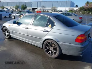 2005 BMW 3 Series 330i with VIN WBAEV53425KM41897, listed as a IAAI auction lot 41818391 with 155,731 mi miles. Bid and sale history available at carsss.com. Image 3.