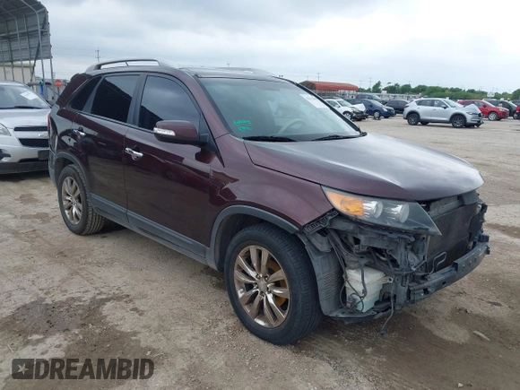 2011 Kia Sorento EX z VIN 5XYKU4A24BG052376, wystawiony jako IAAI lot #42113365 z przebiegiem 171 432 mil mil oraz . Historia ofert i sprzedaży dostępna na DreamBid. Obrazek 1.