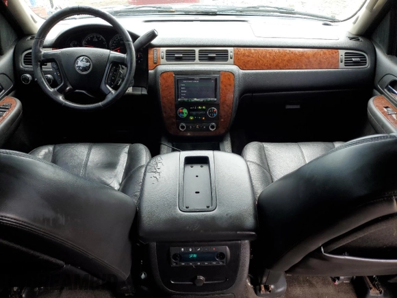 2008 Chevrolet Suburban LTZ with VIN 1GNFK16308J107400, listed as a Copart auction lot 61567295 with 272,454 mi miles and Salvage title. Bid and sale history available at DreamBid. Image 8.