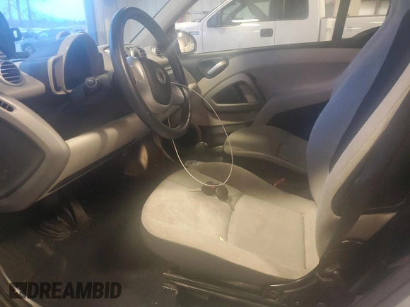2013 Smart fortwo Passion z VIN WMEEJ9AAXDK673744, wystawiony jako Copart lot #41709255 z przebiegiem Nie podano mil oraz Tytuł czysty. Historia ofert i sprzedaży dostępna na DreamBid. Obrazek 7.