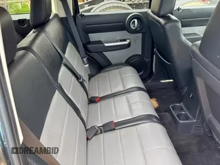 2007 Dodge Nitro SLT z VIN 1D8GU58K77W690568, wystawiony jako Copart lot #61766405 z przebiegiem 177 426 mil mil oraz Czysty tytuł • Clean title. Historia ofert i sprzedaży dostępna na DreamBid. Obrazek 6.