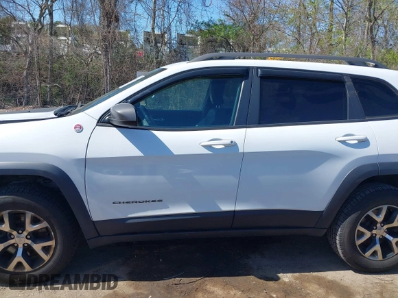 2014 Jeep Cherokee Trailhawk with VIN 1C4PJMBS8EW163212, listed as a IAAI auction lot 42124107 with 114,999 mi miles. Bid and sale history available at carsss.com. Image 14.