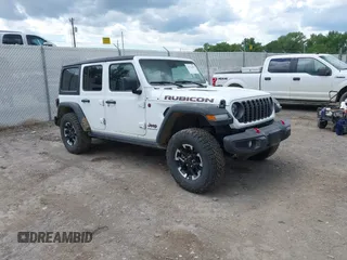2025 Jeep Wrangler Rubicon z VIN 1C4PJXFNXSW526479, wystawiony jako IAAI lot #42326464 z przebiegiem 8 901 mil mil oraz . Historia ofert i sprzedaży dostępna na DreamBid. Obrazek 1.