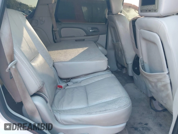 2007 GMC Yukon SLE w/3SA with VIN 1GKFC13C77R312288, listed as a IAAI auction lot 41970782 with 187,968 mi miles. Bid and sale history available at carsss.com. Image 8.