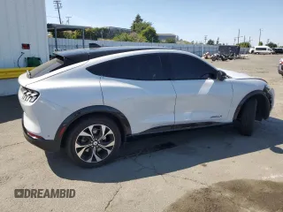 2022 Ford Mustang Mach-E Premium с VIN 3FMTK3R76NMA30130, выставлен на аукционе Copart как лот 58601735 с пробегом 76 466 миль миль и Списание • Salvage title. История ставок и продаж доступна на DreamBid. Изображение 3.