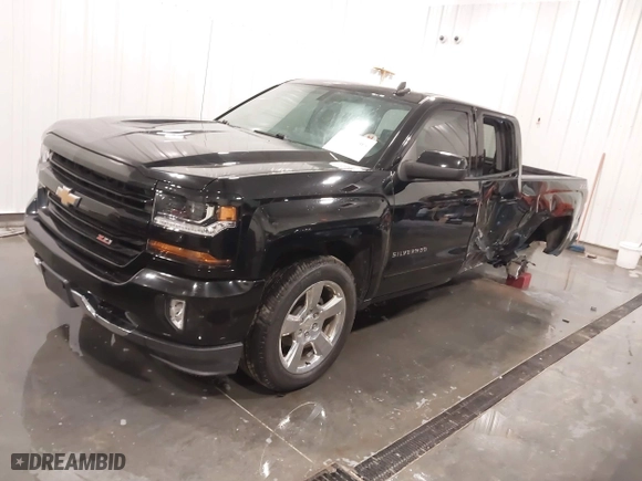 2018 Chevrolet Silverado 1500 LT with VIN 1GCVKREC4JZ295432, listed as a IAAI auction lot 41822705 with 86,781 mi miles. Bid and sale history available at carsss.com. Image 19.