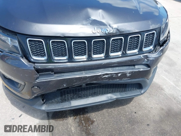 2020 Jeep Compass Latitude with VIN 3C4NJCBB3LT136018, listed as a IAAI auction lot 41915073 with 80,785 mi miles and . Bid and sale history available at carsss.com. Image 6.