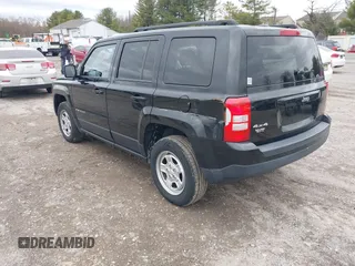 2016 Jeep Patriot Sport z VIN 1C4NJRBB3GD594933, wystawiony jako IAAI lot #41775766 z przebiegiem 133 275 mil mil oraz . Historia ofert i sprzedaży dostępna na DreamBid. Obrazek 3.