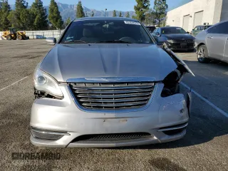 2013 Chrysler 200 LX with VIN 1C3CCBAB5DN642243, listed as a Copart auction lot 45364075 with 138,033 mi miles and Salvage Title. Bid and sale history available at DreamBid. Image 5.