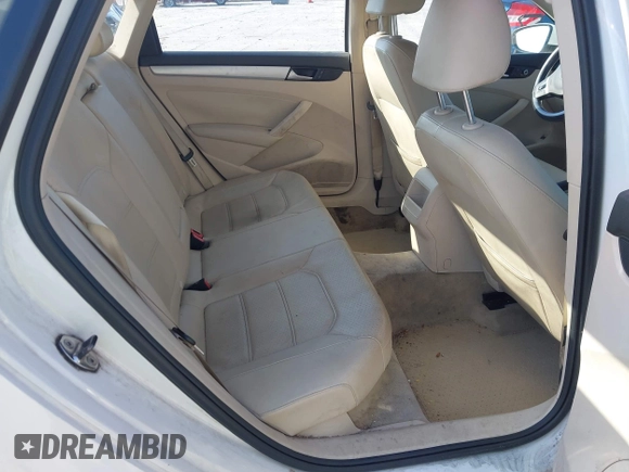 2012 Volkswagen Passat SE с VIN 1VWBP7A31CC085002, выставлен на аукционе IAAI как лот 42318915 с пробегом Не указан миль и . История ставок и продаж доступна на DreamBid. Изображение 8.