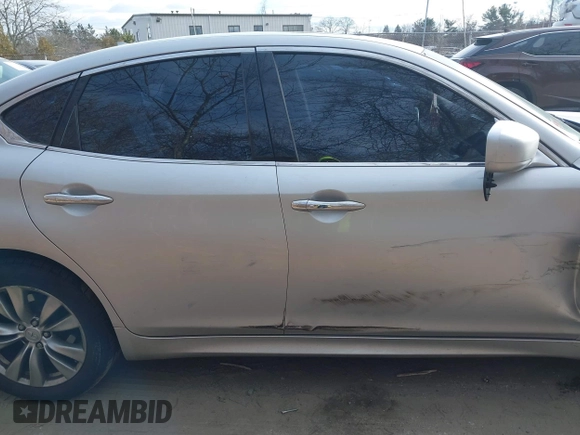 2013 Infiniti M z VIN JN1BY1AR0DM600278, wystawiony jako IAAI lot #41303485 z przebiegiem 298 943 mil mil oraz . Historia ofert i sprzedaży dostępna na DreamBid. Obrazek 13.
