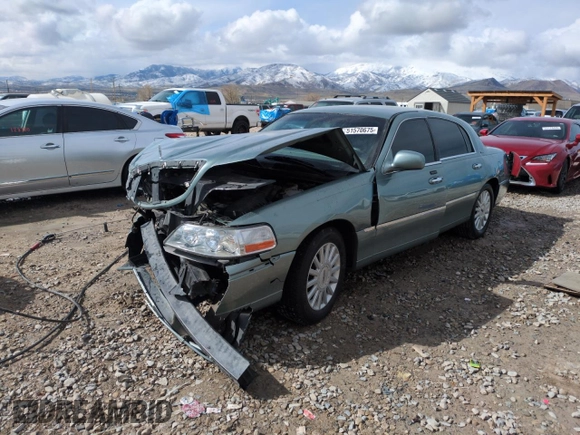 2005 Lincoln Town Car Signature z VIN 1LNHM81W75Y608000, wystawiony jako Copart lot #51570675 z przebiegiem 107 860 mil mil oraz Szkoda całkowita • Salvage title. Historia ofert i sprzedaży dostępna na DreamBid. Obrazek 1.