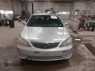 2005 Toyota Camry STD z VIN 4T1BE32K65U400652, wystawiony jako IAAI lot #41986431 z przebiegiem 218 412 mil mil oraz . Historia ofert i sprzedaży dostępna na DreamBid. Obrazek 12.