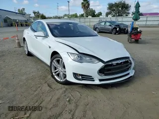 2013 Tesla Model S z VIN 5YJSA1CN1DFP11636, wystawiony jako Copart lot #78333554 z przebiegiem 101 625 mil mil oraz Szkoda całkowita • Salvage title. Historia ofert i sprzedaży dostępna na DreamBid. Obrazek 11.