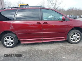 2005 Toyota Sienna XLE with VIN 5TDZA22C85S278883, listed as a IAAI auction lot 42034693 with 85,778 mi miles. Bid and sale history available at carsss.com. Image 6.