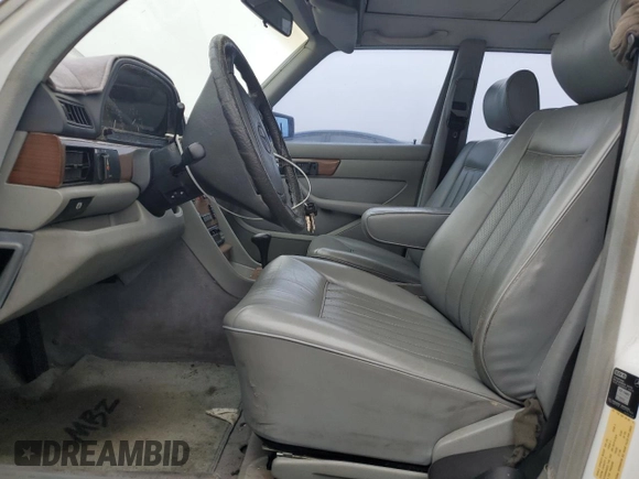 1988 Mercedes-Benz 300 with VIN WDBCA25D0JA371896, listed as a Copart auction lot 76421944 with 119,520 mi miles and Clean Title. Bid and sale history available at DreamBid. Image 7.