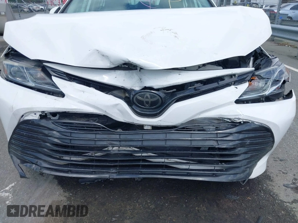 2019 Toyota Camry LE z VIN 4T1B11HKXKU237605, wystawiony jako IAAI lot #42248386 z przebiegiem 70 235 mil mil oraz . Historia ofert i sprzedaży dostępna na DreamBid. Obrazek 6.