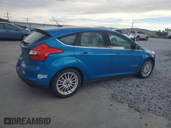 2014 Ford Focus Electric z VIN 1FADP3R41EL341620, wystawiony jako Copart lot #87277454 z przebiegiem 67 589 mil mil oraz Szkody całkowita. Historia ofert i sprzedaży dostępna na DreamBid. Obrazek 3.