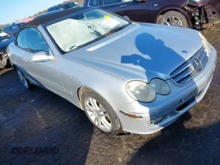 2006 Mercedes-Benz CLK 3.5L with VIN WDBTK56G86T056279, listed as a IAAI auction lot 41146020 with 172,221 mi miles. Bid and sale history available at carsss.com. Image 1.